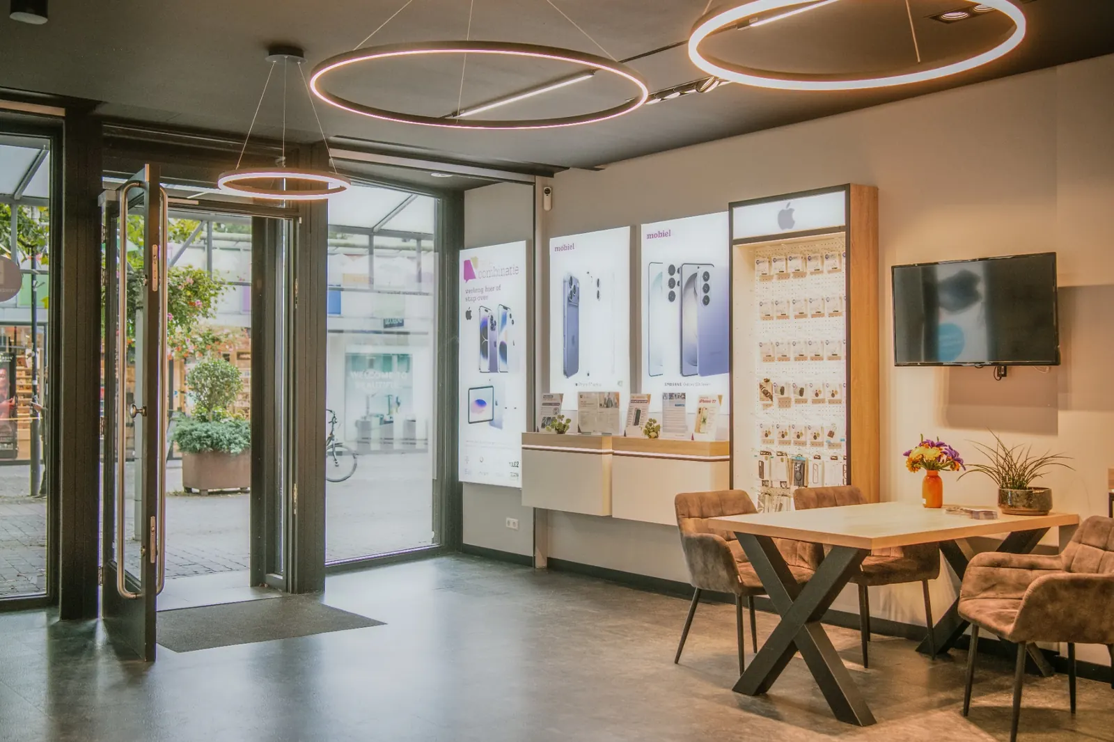 telecombinatie-amersfoort-winkelinterieur